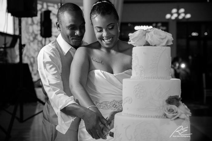Vie Wedding cake cutting